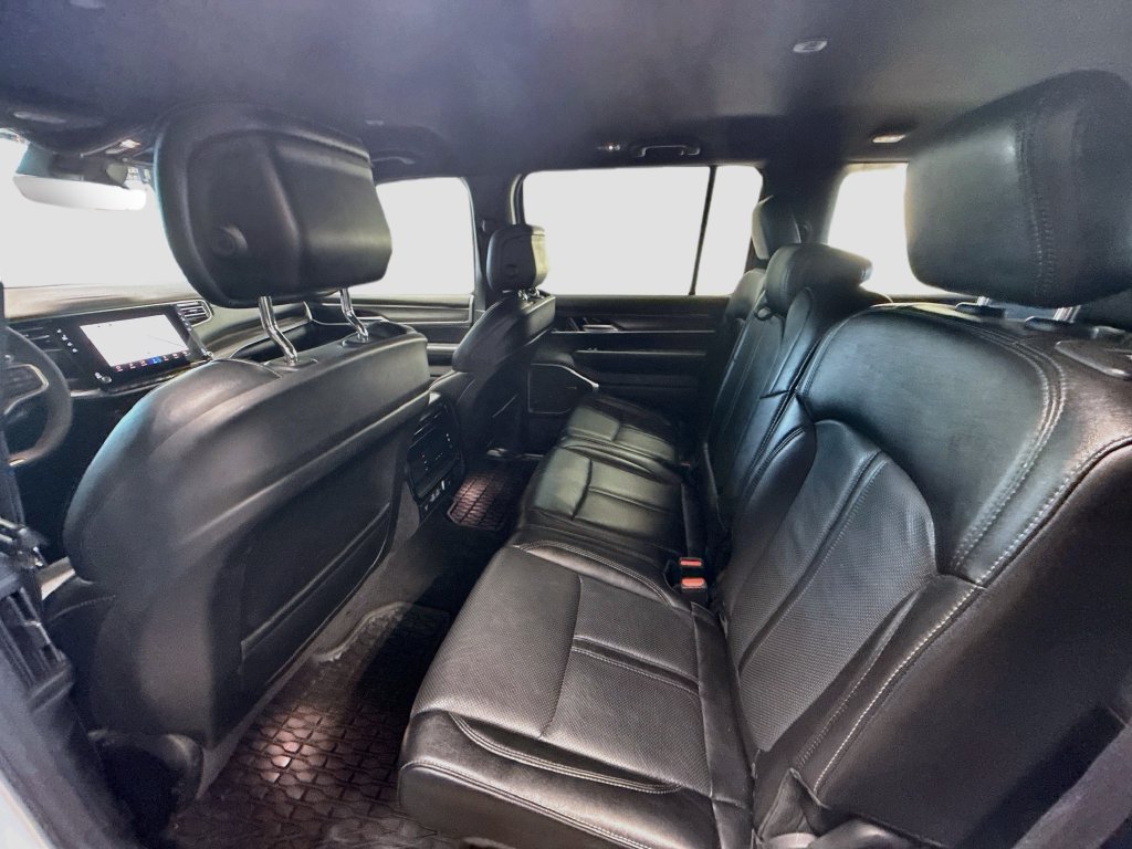 Used 2024 Jeep Wagoneer L Series II w/ Flexible Seating Group AWD/4WD image 25