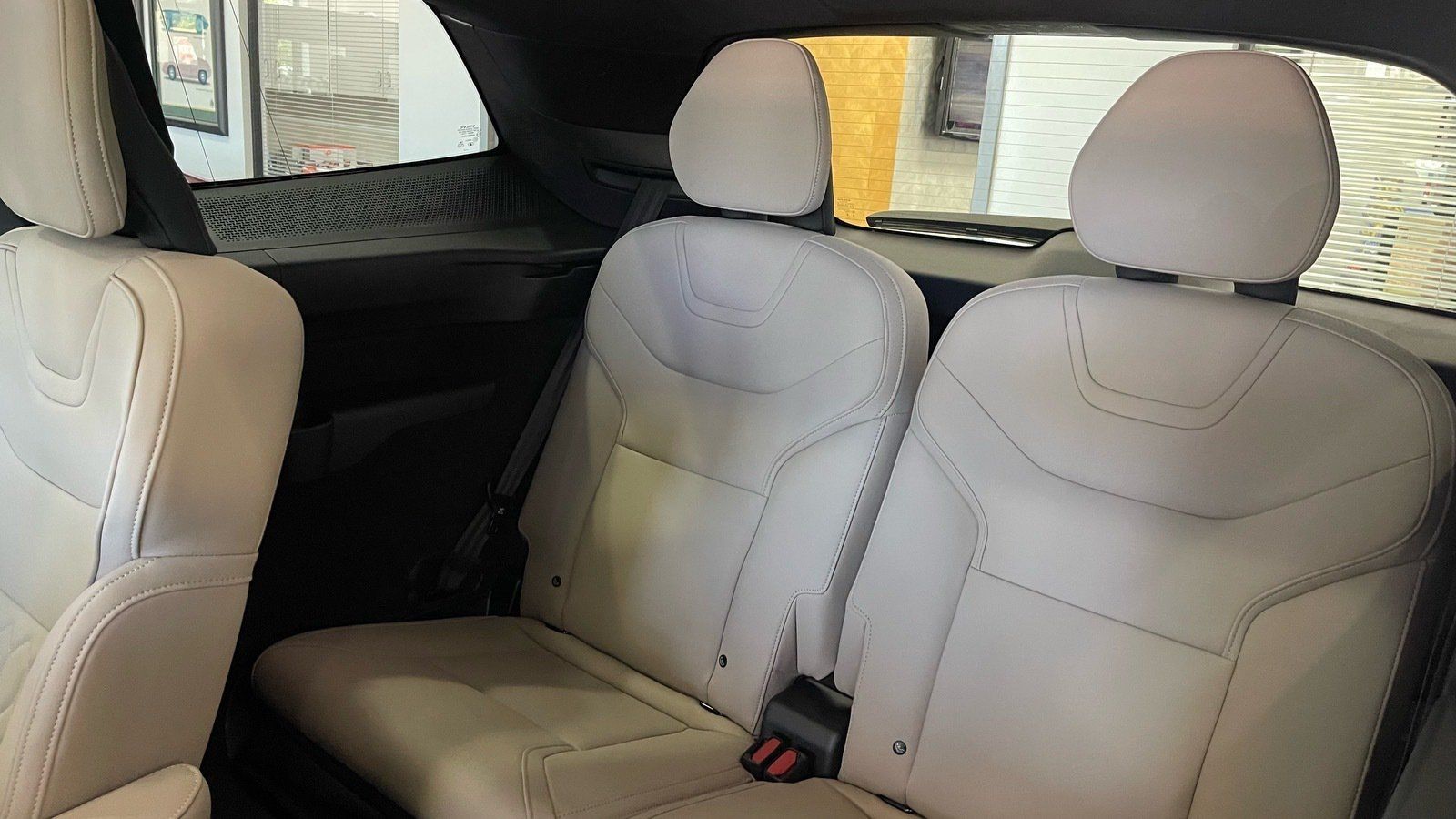 Used 2025 Volvo EX90 Ultra AWD/4WD image 34