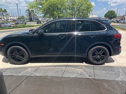 Used 2016 Porsche Cayenne AWD/4WD image 8