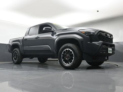 Used 2025 Toyota Tacoma TRD Off-Road w/ TRD Off Road Upgrade Package AWD/4WD image 26