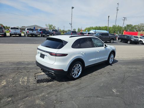 Used 2022 Porsche Cayenne AWD/4WD image 5