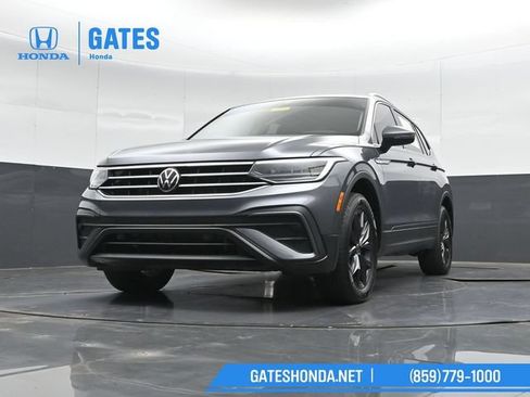 Used 2024 Volkswagen Tiguan SE FWD image 44