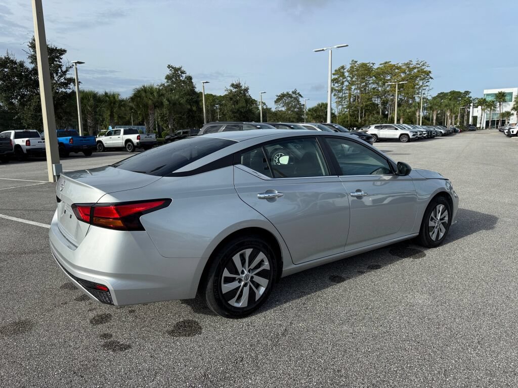 Used 2024 Nissan Altima 2.5 S FWD image 3