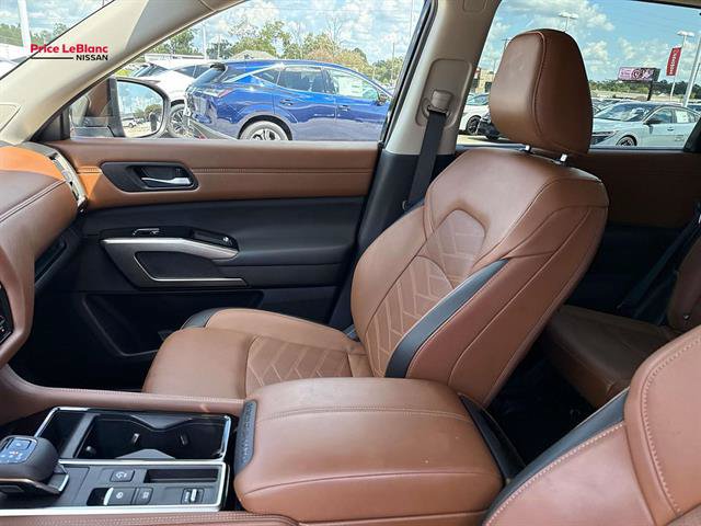 Certified 2025 Nissan Pathfinder Platinum w/ Cargo Package FWD image 16