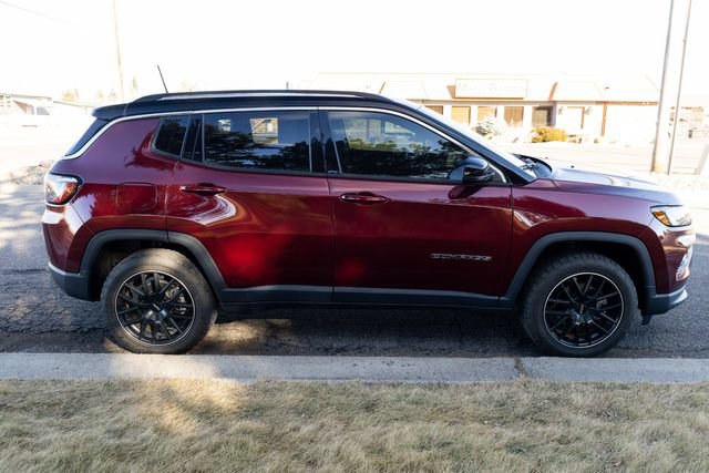 Used 2022 Jeep Compass Limited AWD/4WD image 4