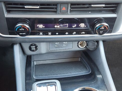 Used 2024 Nissan Rogue SV image 18