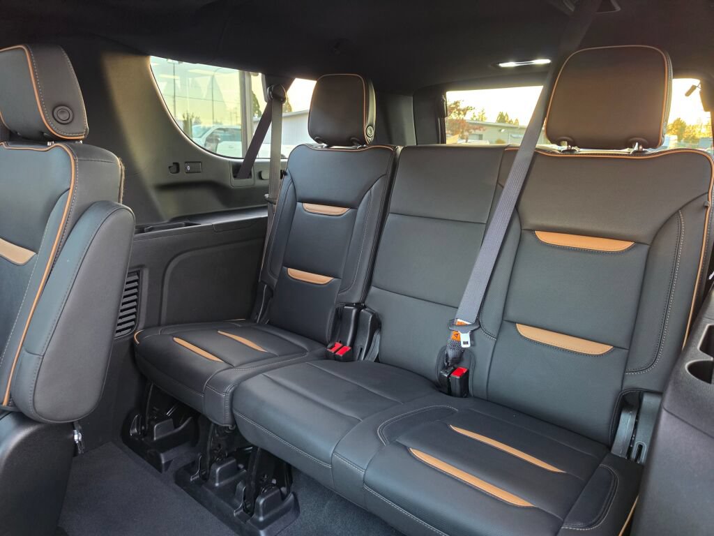 Used 2024 GMC Yukon XL AT4 w/ Technology Package AWD/4WD image 13