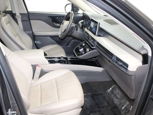 Used 2022 Lincoln Corsair AWD w/ Premium Package image 28
