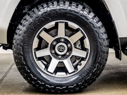 Used 2021 Toyota 4Runner TRD Off-Road Premium AWD/4WD image 35