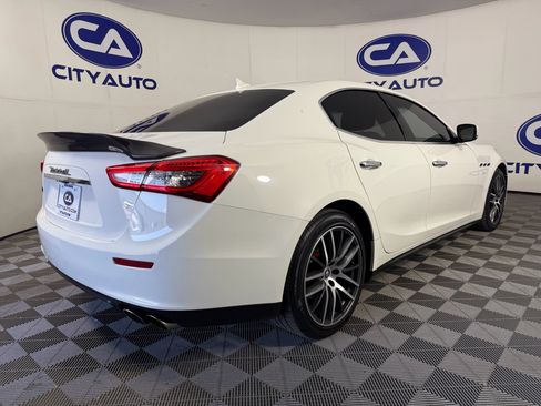 Used 2016 Maserati Ghibli Base image 4
