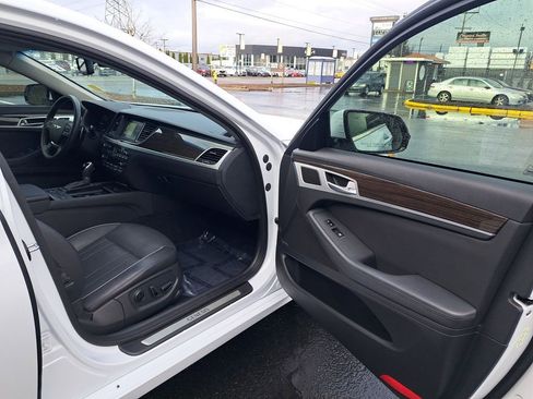 Used 2015 Hyundai Genesis 3.8 w/ Option Group 03 image 17