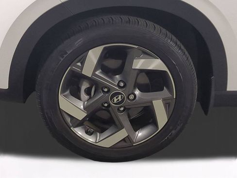 Used 2023 Hyundai Venue SEL FWD image 11
