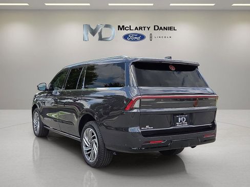 New 2025 Lincoln Navigator L Reserve image 4