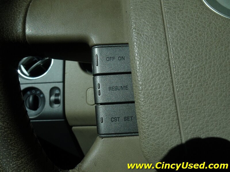 Used 2006 Lincoln Mark LT 2WD image 22