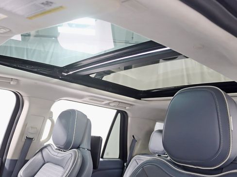 Used 2018 Lincoln Navigator Black Label w/ Cargo Package AWD/4WD image 35