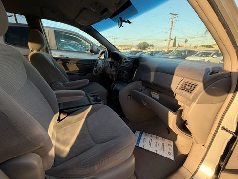 Used 2004 Toyota Sienna CE image 6