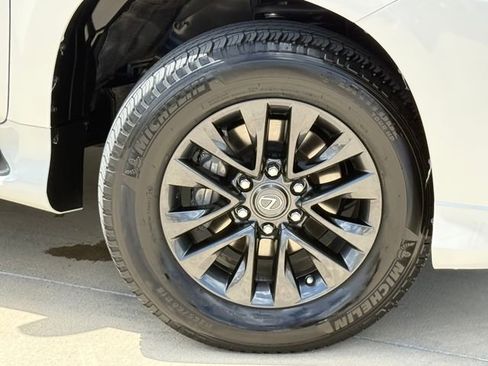 Used 2023 Lexus GX 460 Premium AWD/4WD image 2