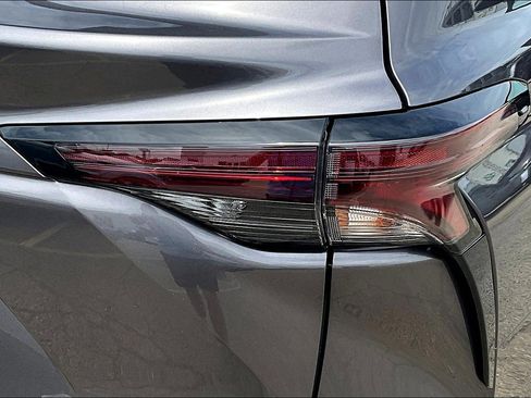 Used 2023 Toyota Sienna XLE image 28