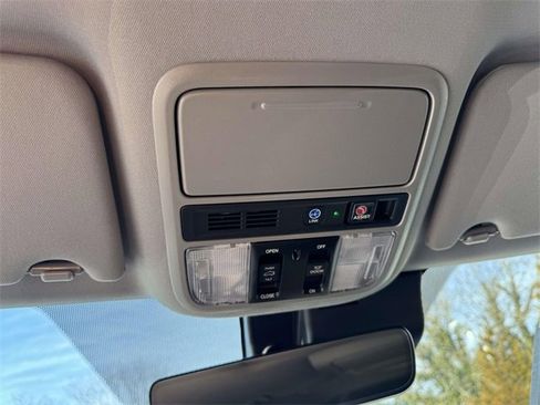 Certified 2021 Honda Pilot Touring image 31