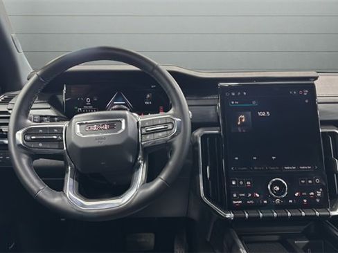 Used 2025 GMC Acadia Elevation image 10