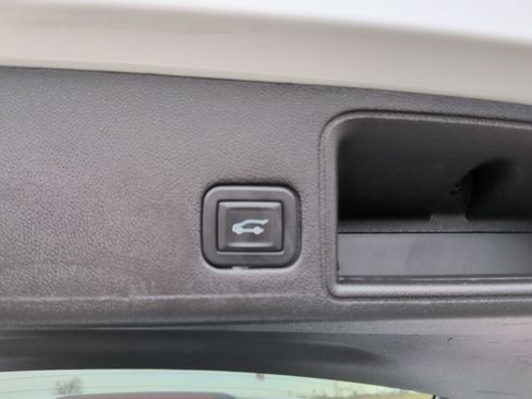 Used 2024 GMC Terrain Denali AWD/4WD image 13
