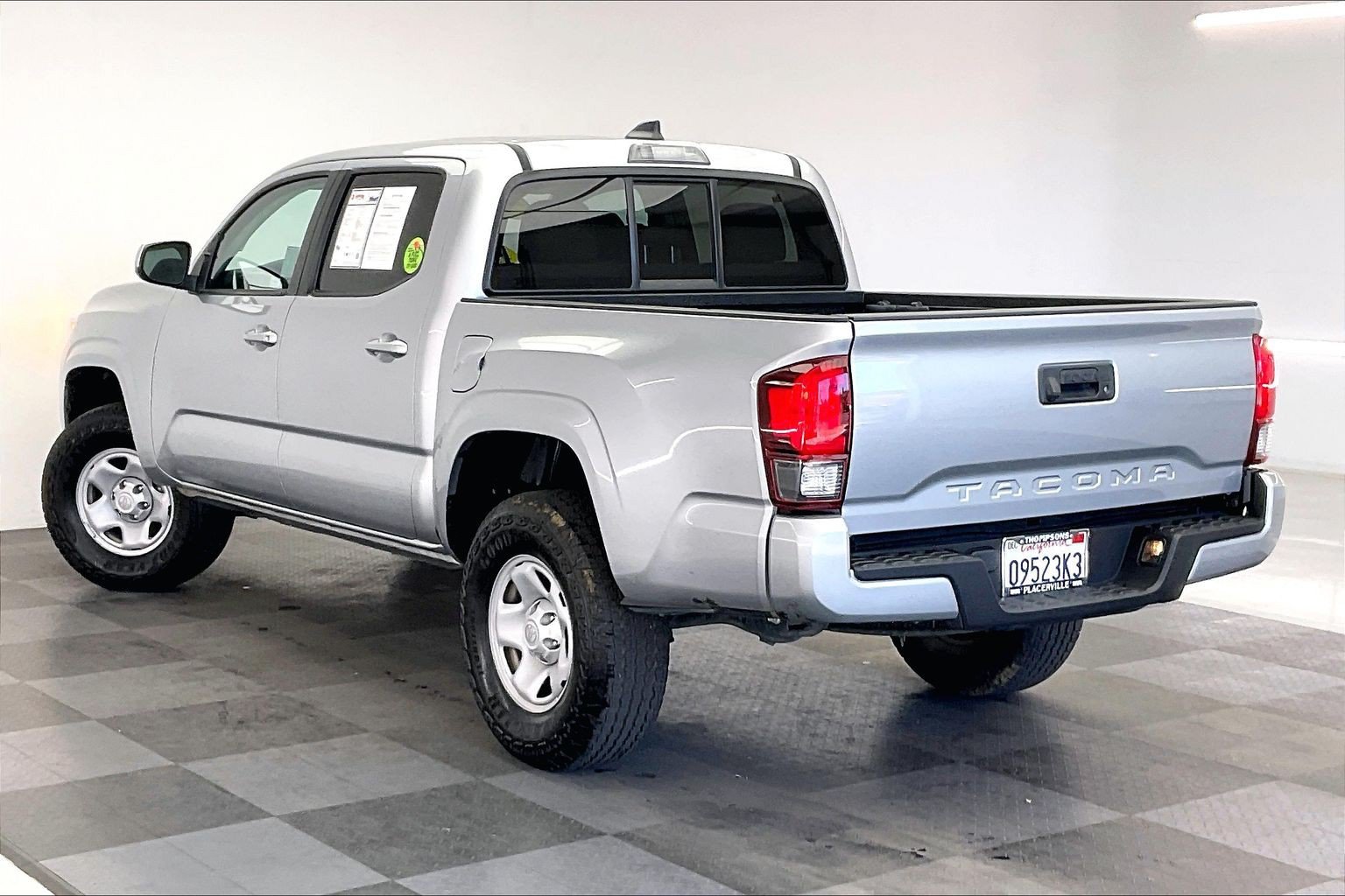Used 2022 Toyota Tacoma SR w/ SR Convenience Package RWD image 9