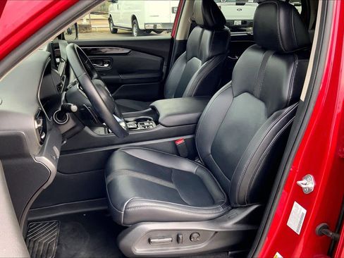 Used 2023 Honda Pilot Touring image 7