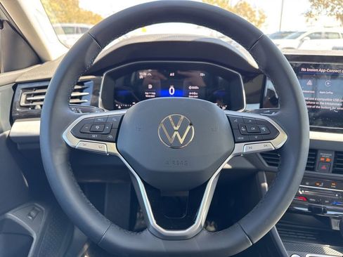 New 2025 Volkswagen Jetta SE image 31