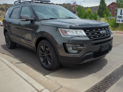 Used 2017 Ford Explorer XLT w/ Equipment Group 202A AWD/4WD image 9