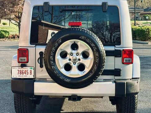 Used 2014 Jeep Wrangler Unlimited Sahara w/ Dual Top Group AWD/4WD image 9