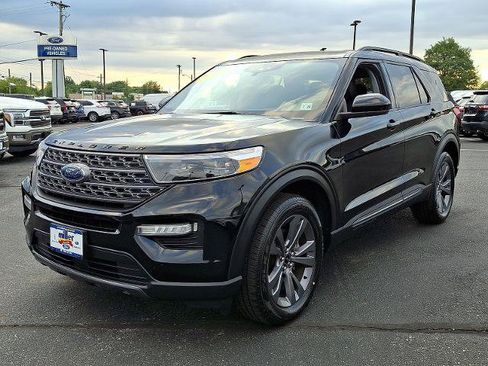 Certified 2023 Ford Explorer XLT w/ Equipment Group 202A AWD/4WD image 3