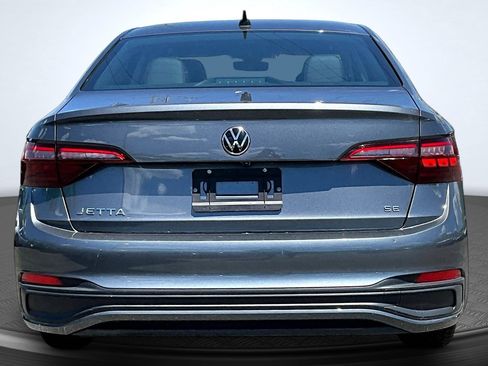 Used 2024 Volkswagen Jetta SE FWD image 3
