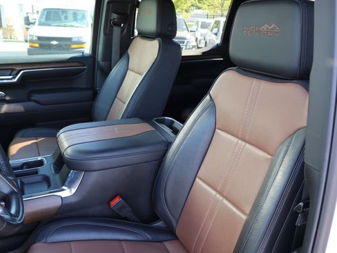 Used 2024 Chevrolet Silverado 1500 High Country w/ High Country Premium Package AWD/4WD image 21