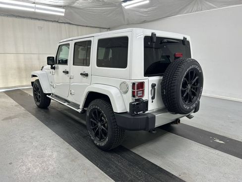 Used 2017 Jeep Wrangler Unlimited Sahara w/ Dual Top Group AWD/4WD image 7