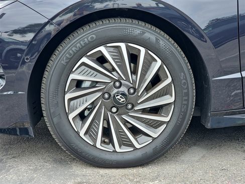 Certified 2025 Hyundai Sonata Limited image 11