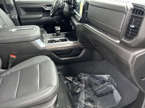 Used 2022 Chevrolet Silverado 1500 LTZ w/ LTZ Premium Package image 23