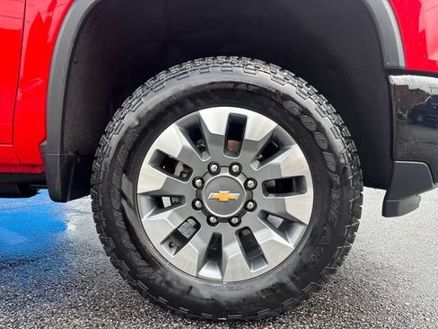 Used 2025 Chevrolet Silverado 2500 Custom AWD/4WD image 9