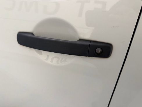 Used 2019 Nissan Frontier SV RWD image 9