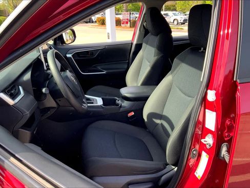 Used 2024 Toyota RAV4 LE image 8