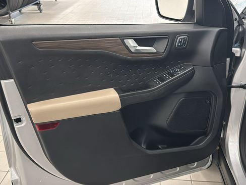 Used 2020 Ford Escape Titanium AWD/4WD image 23