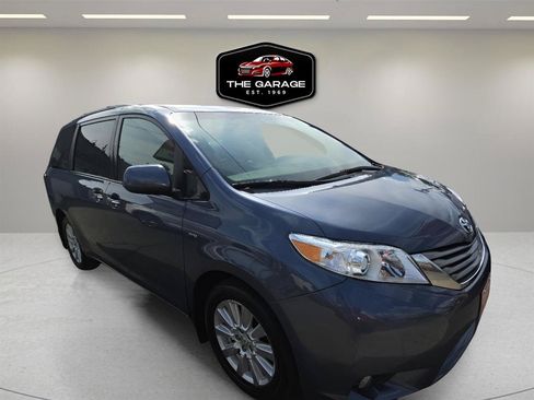 Used 2017 Toyota Sienna XLE Premium w/ Outdoor Package AWD/4WD image 8