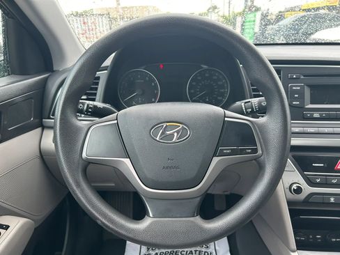 Used 2017 Hyundai Elantra SE FWD image 19
