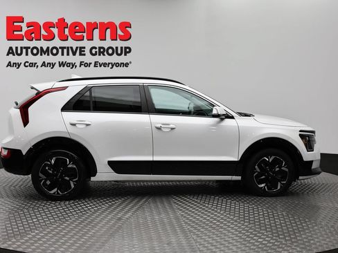 Used 2023 Kia Niro Wind FWD image 4