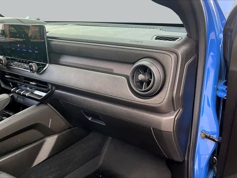 Used 2025 Chevrolet Colorado Trail Boss AWD/4WD image 17