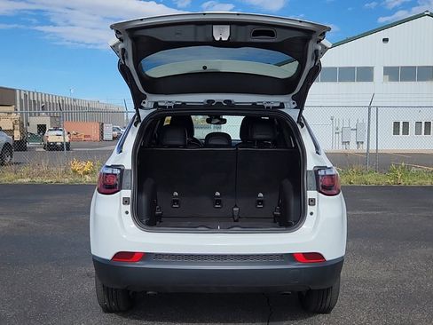 Used 2023 Jeep Compass Latitude image 19