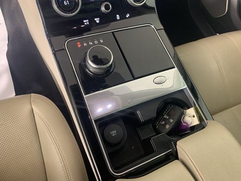 Used 2018 Land Rover Range Rover Velar R-Dynamic SE AWD/4WD image 24