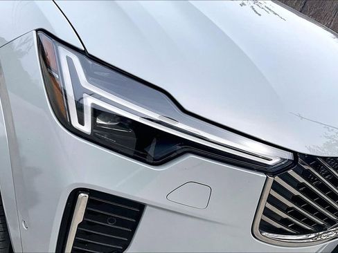 Certified 2025 Volvo XC90 B6 Plus image 40