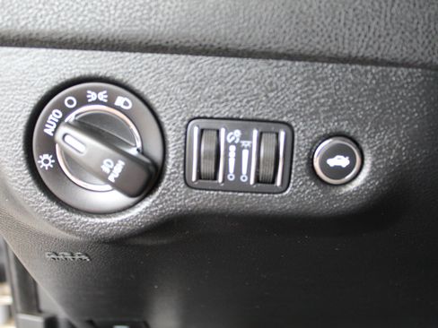 Used 2017 Chrysler 300 S AWD/4WD image 33