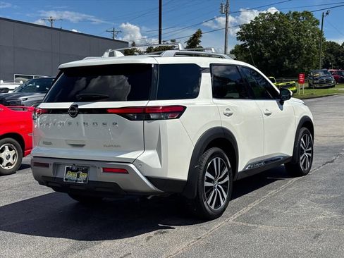 Certified 2024 Nissan Pathfinder Platinum FWD image 3