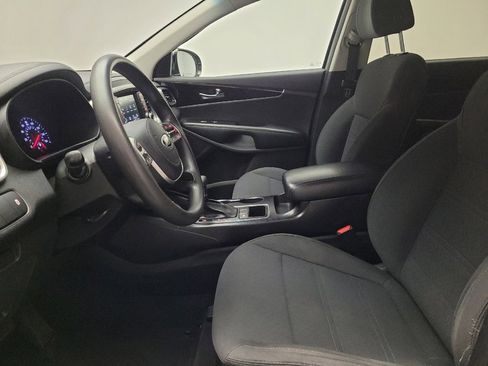 Used 2020 Kia Sorento LX FWD image 17